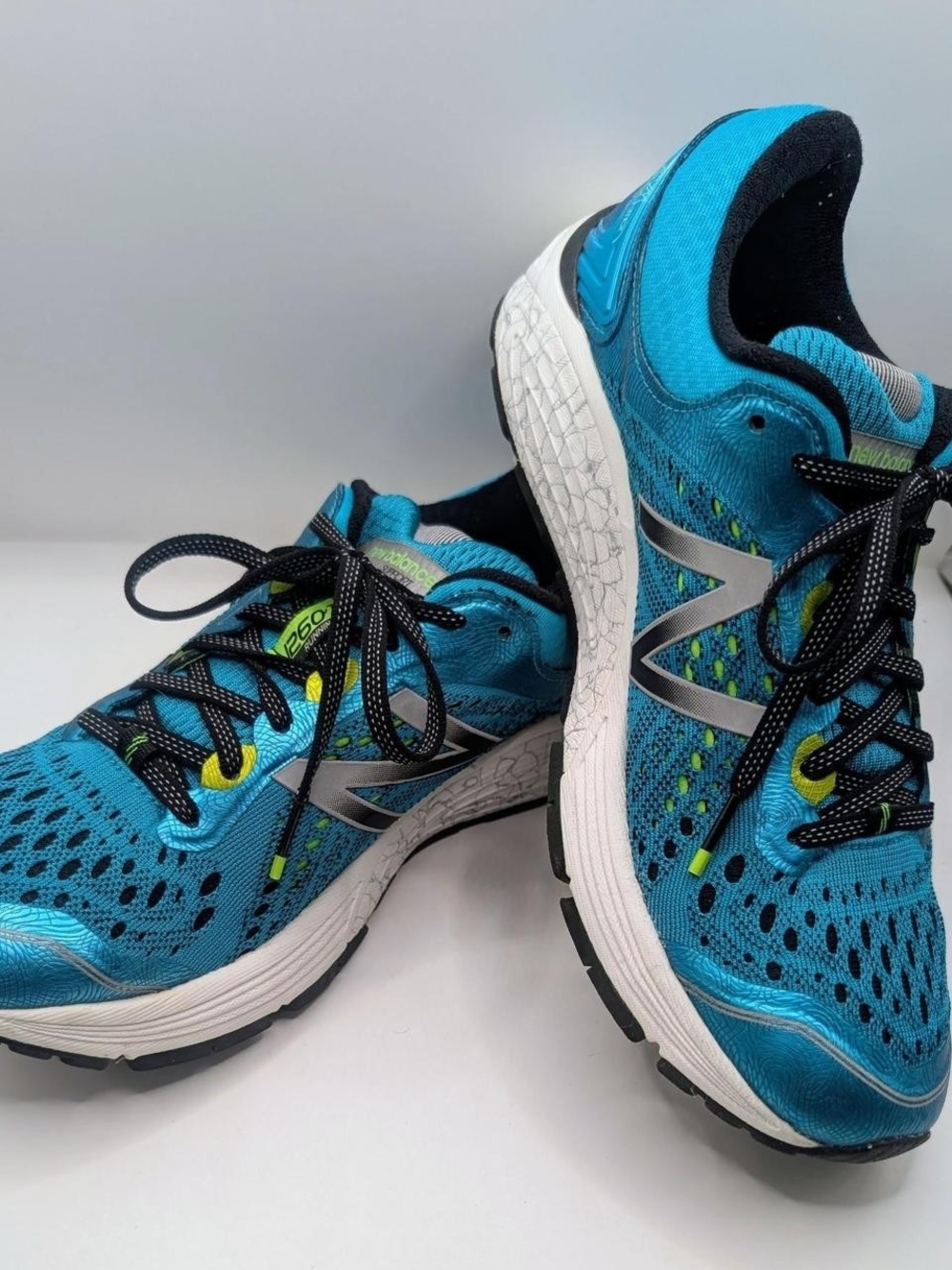 Women’s New Balance 1260v7 running shoes in Pisces blue with lime green accents - Picture 2 of 7